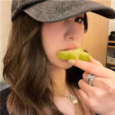 双眼凝视